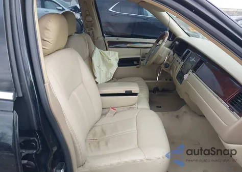 2006 Lincoln Town Car из США, поврежденный, VIN 1LNHM82V66Y632280